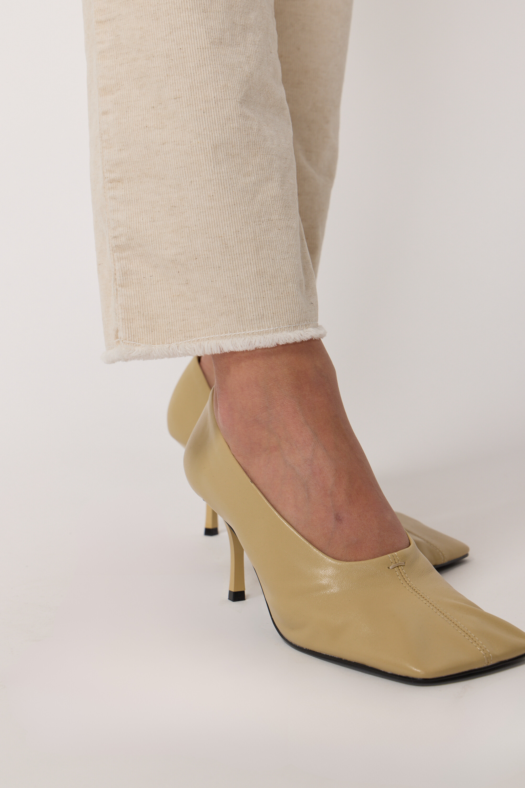 Cara Velvet Pants - Natural