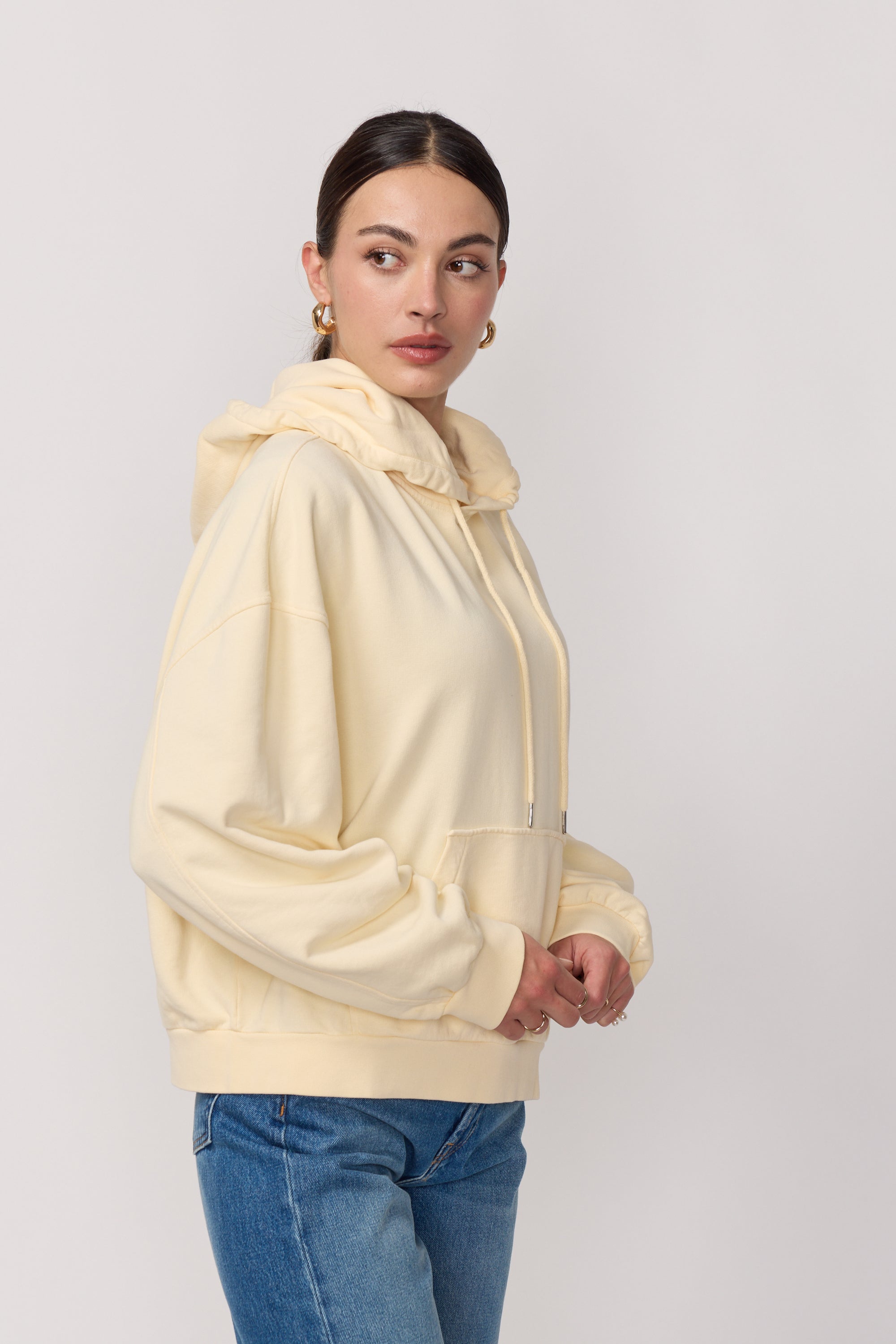 Pull à Capuche Style Boxy - Pale Yellow