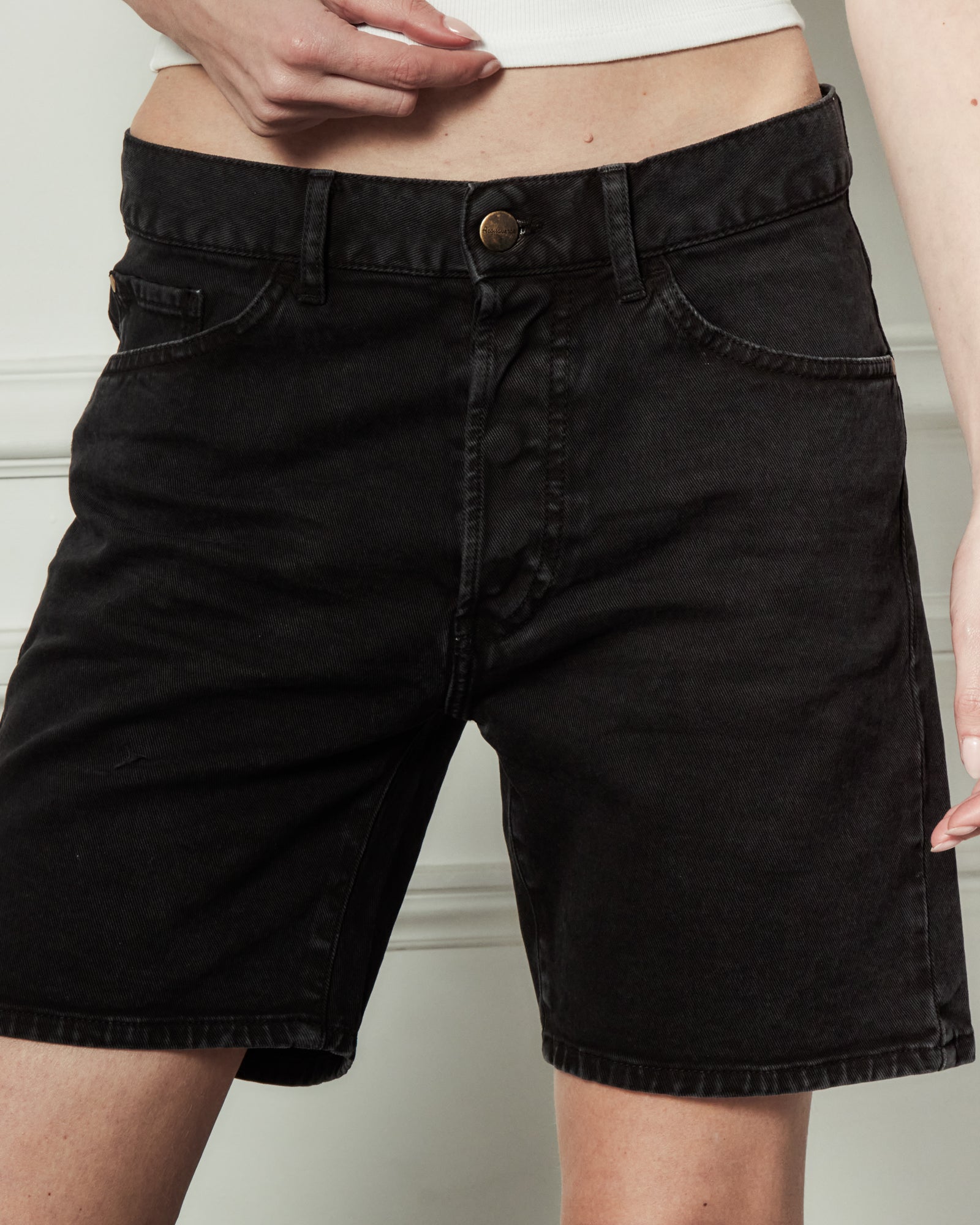 Short Boy - Black Stone Resine